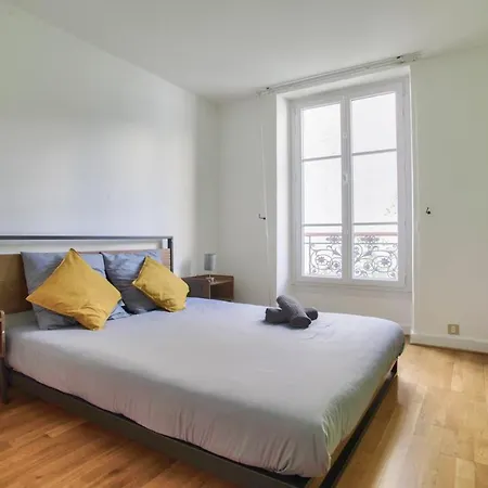 2 Bedrooms Tour Eiffel Breteuil Apartment