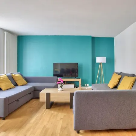 2 Bedrooms Tour Eiffel Breteuil