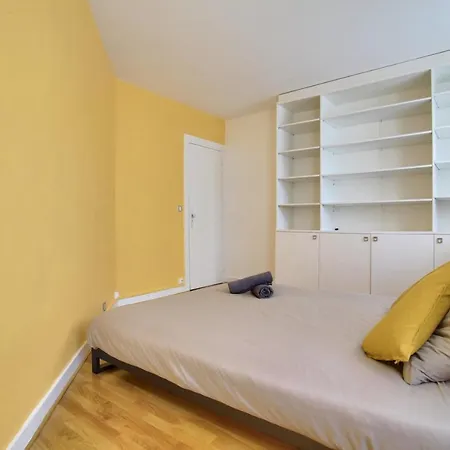 2 Bedrooms Tour Eiffel Breteuil Paris